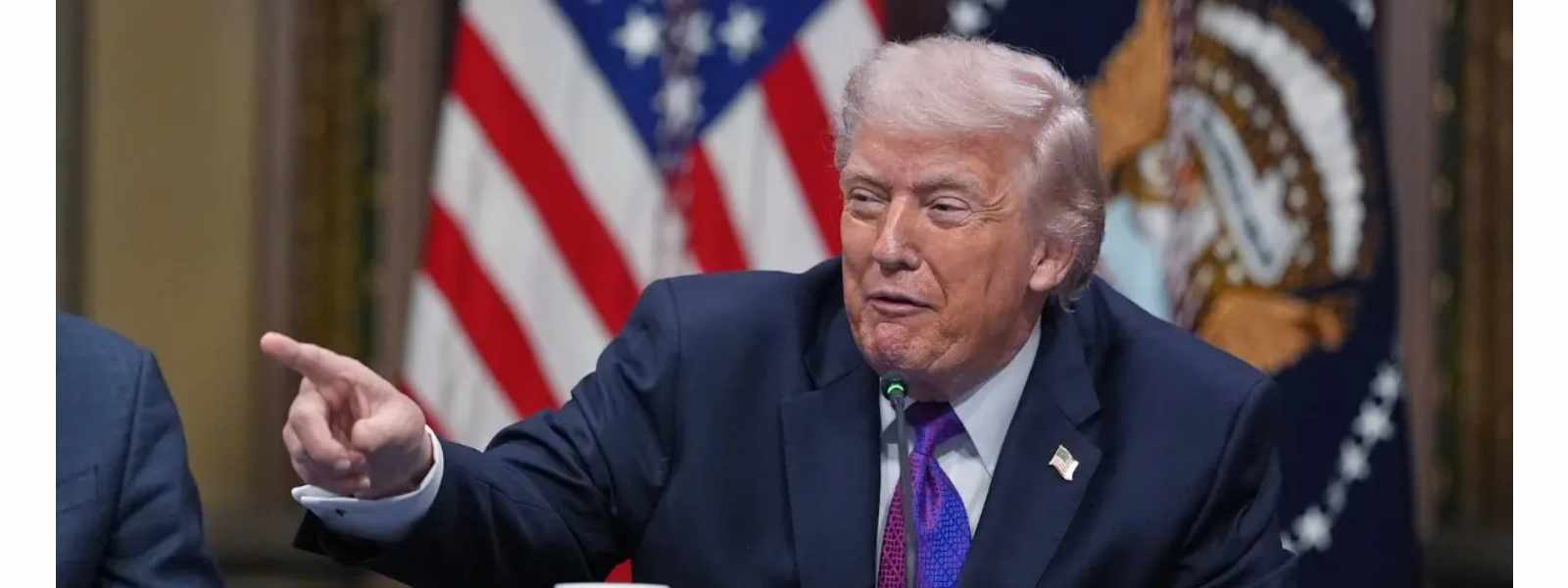 ට්‍රම්ප්ගේ යුධ බලතල සීමා කිරීමේ යෝජනාව යළි පරාජයට